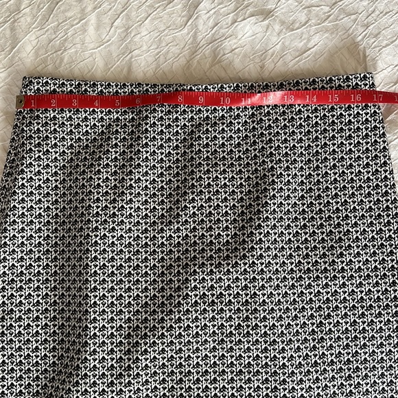 Classic Black & White Skirt, High Waist - Picture 5 of 6